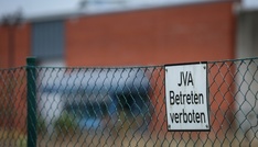 Gericht: Kündigung von Justizbeamtin wegen Beziehung mit Häftling in Hessen rechtens