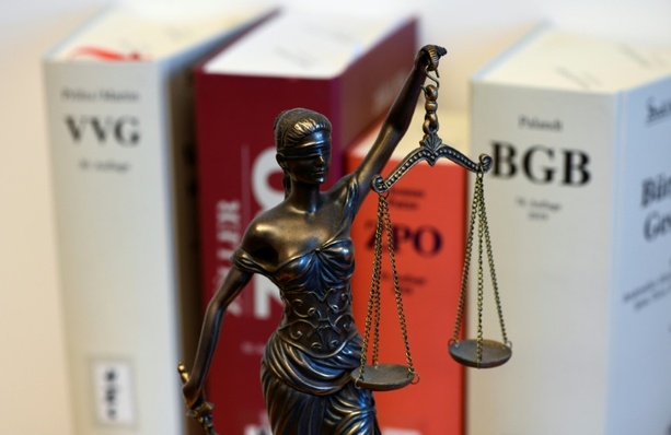 Bild vergr&ouml;&szlig;ern: Lebenslange Haft für Mord an Nachbarin aus Habgier in Niedersachsen