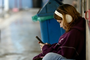 Unesco: Mehrheit der Staaten hat Einschränkungen für Handygebrauch in Schulen