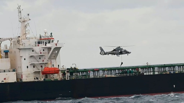 Bild vergr&ouml;&szlig;ern: Russische Schattenflotte: Französische Marine setzt Öltanker im Mittelmeer fest