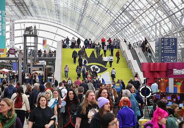 Bild vergr&ouml;&szlig;ern: Leipziger Buchmesse steuert auf neuen Besucherrekord zu
