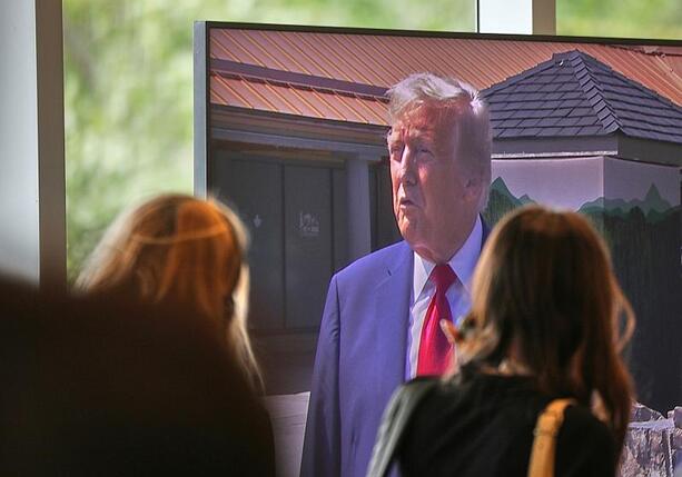 Bild vergr&ouml;&szlig;ern: Iran-Krieg: Trump deutet Rückzug an