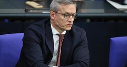 Digitalminister für vorübergehende Social-Media-Altersgrenze