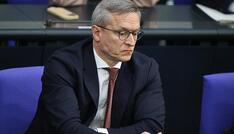 Digitalminister für vorübergehende Social-Media-Altersgrenze