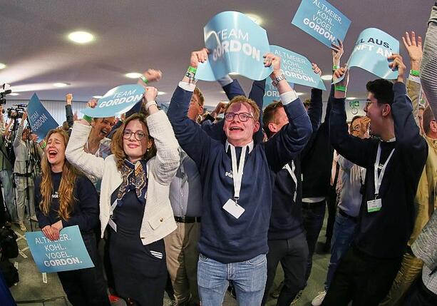 Bild vergr&ouml;&szlig;ern: Prognosen: CDU in Rheinland-Pfalz klar vor SPD