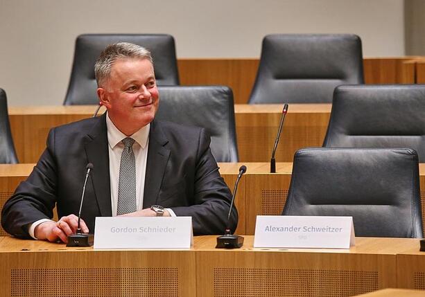 Bild vergr&ouml;&szlig;ern: Schweitzer verspricht CDU Bildung einer ordentlichen Regierung