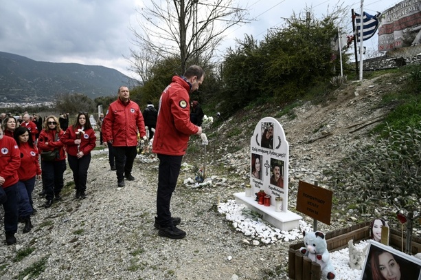 Bild vergr&ouml;&szlig;ern: Prozess zum schwersten Zugunglück in Griechenland mit 57 Toten begonnen