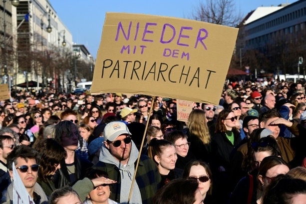 Bild vergr&ouml;&szlig;ern: Justizministerium will noch diese Woche Entwurf gegen digitale Gewalt vorlegen