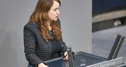 Lang fordert Merz zu Stellungnahme im Fall Fernandes auf