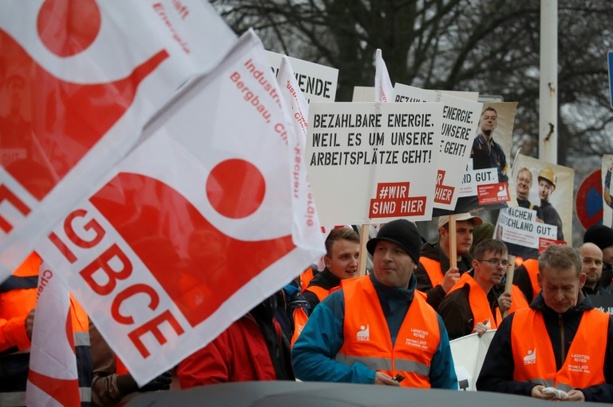 Bild vergr&ouml;&szlig;ern: Dritte Runde der Tarifverhandlungen in Chemie- und Pharmaindustrie beginnt