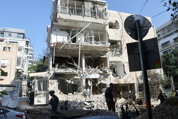 Bild vergr&ouml;&szlig;ern: Sechs Verletzte bei iranischen Raketenangriffen auf Tel Aviv