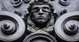 Feuer mit Millionenschaden in Ulmer Theaterlager: Haftstrafe für Brandstifter