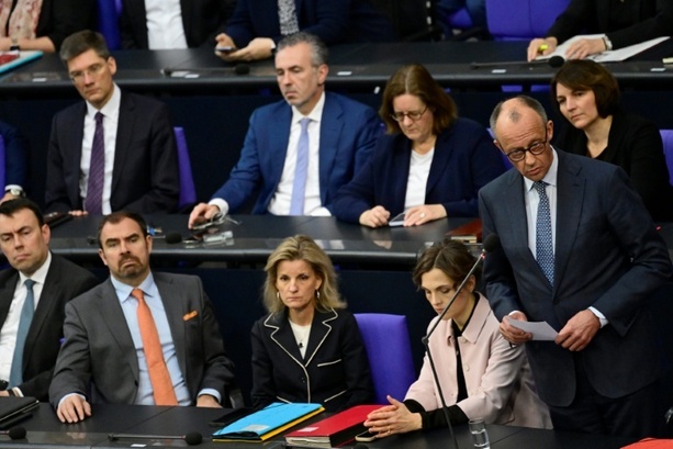 Bild vergr&ouml;&szlig;ern: Merz offen für höhere Pendlerpauschale - aber skeptisch bei Übergewinnsteuer