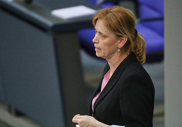 Bild vergr&ouml;&szlig;ern: Prien verteidigt Umbau von Demokratie leben-Programm