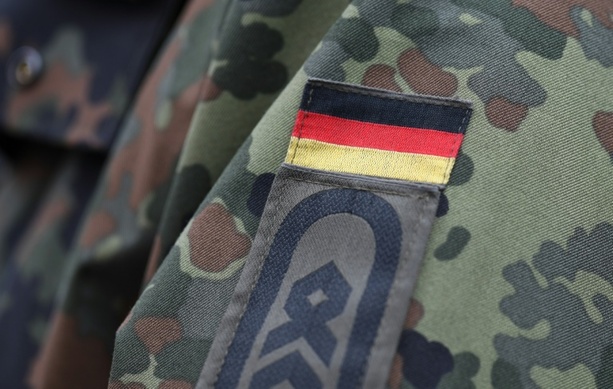 Bild vergr&ouml;&szlig;ern: Geheimnisverrat: Verteidigungsministerium suspendiert Bundeswehr-Offizier