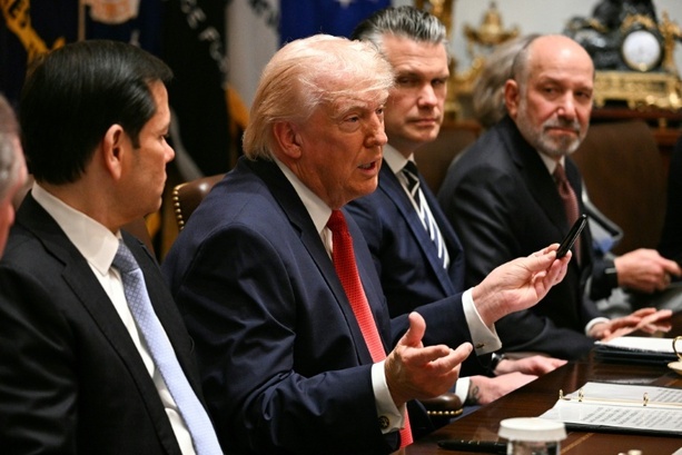 Bild vergr&ouml;&szlig;ern: Trump nennt Kontrolle über Irans Öl eine Option