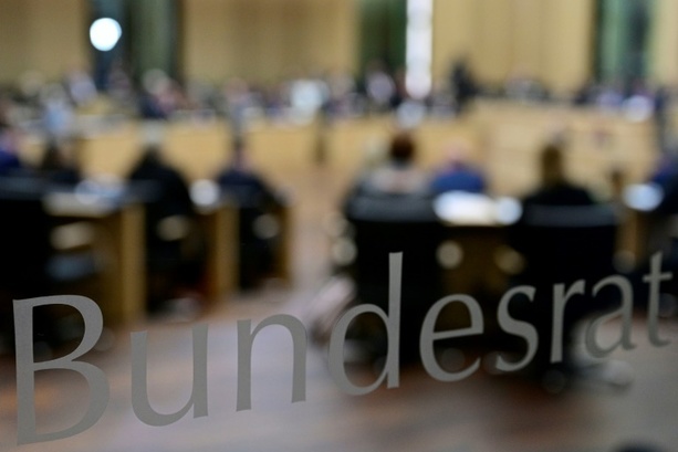 Bild vergr&ouml;&szlig;ern: Bundesrat befasst sich mit neuer Grundsicherung und Spritpreis-Gesetz