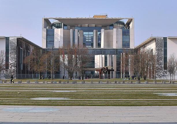 Bild vergr&ouml;&szlig;ern: Bundesregierung verteidigt Empfang von Syriens Übergangspräsident