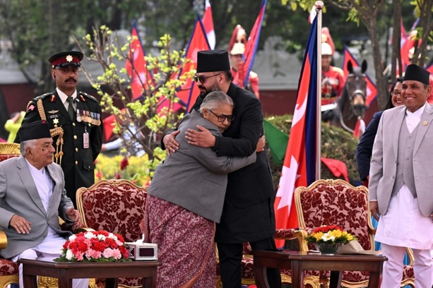 Bild vergr&ouml;&szlig;ern: Ehemaliger Rapper Shah als nepalesischer Regierungschef vereidigt