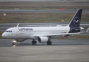 Flugbegleiter stimmen für Arbeitskampf bei Lufthansa und Cityline