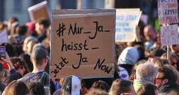 Klöckner kritisiert Debatte über Gewalt gegen Frauen als unehrlich