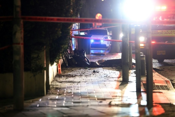 Bild vergr&ouml;&szlig;ern: Mindestens ein Toter und vier Verletzte bei iranischen Raketenangriffen auf Israel