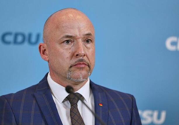 Bild vergr&ouml;&szlig;ern: CSU-Landesgruppenchef verteidigt Anti-Grünen-Kurs