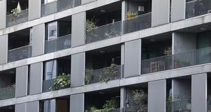 Studie: Unternehmen zögern bei Mitarbeiterwohnungen