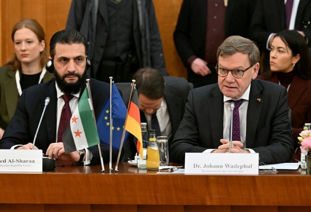 Bild vergr&ouml;&szlig;ern: Bundesregierung sagt syrischem Übergangspräsidenten Hilfe bei Wiederaufbau zu