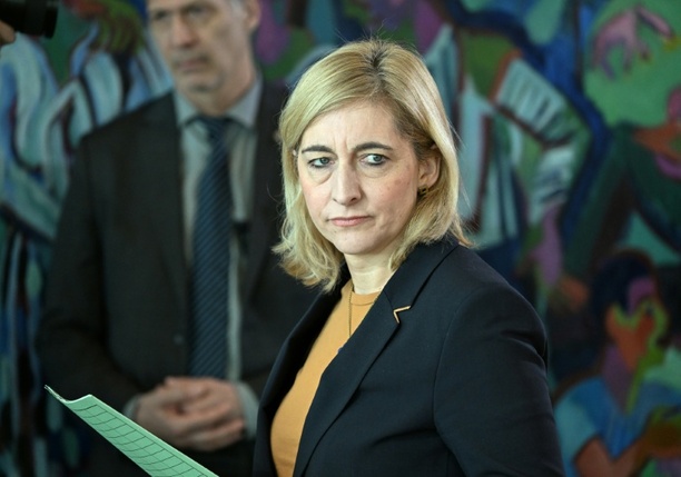 Bild vergr&ouml;&szlig;ern: GKV-Kommission legt Empfehlungen vor - Einschnitte und höhere Besteuerung