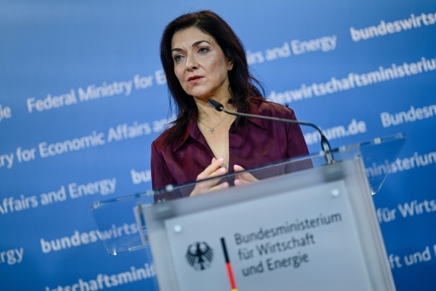 Bild vergr&ouml;&szlig;ern: Energieministerin Reiche: Mehr Gaslieferverträge für bessere Energieversorgung