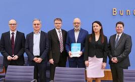 Wirtschaftsinstitute halbieren Konjunkturprognose