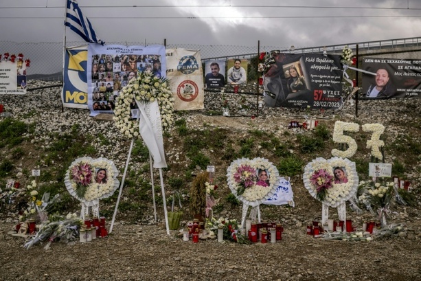 Bild vergr&ouml;&szlig;ern: Nach Chaos vertagter Prozess zu Griechenlands schwerstem Zugunglück fortgesetzt