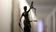 Rechtsextreme Kampfsportgruppe: Haft- und Bewährungsstrafen für drei Angeklagte