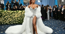 US-Rapperin Megan Thee Stallion beruhigt Fans nach Schwächeanfall während Muscial