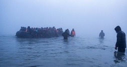 Migranten am Ärmelkanal: Zwei Tote, mehr als 100 gerettet