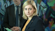 Gesundheitsministerin Warken gegen starke Abstriche bei Partnerversicherung