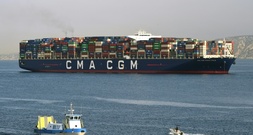 Containerschiff eines französischen Eigners durchquert Straße von Hormus