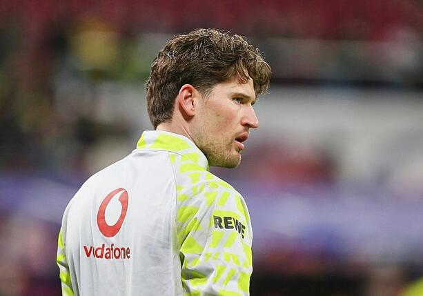 Bild vergr&ouml;&szlig;ern: 1. Bundesliga: Dortmund feiert Last-Minute-Sieg in Stuttgart