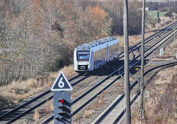 Bild vergr&ouml;&szlig;ern: Bahngewerkschaft fordert wegen Spritpreisen günstige Zugtickets