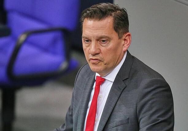 Bild vergr&ouml;&szlig;ern: Fechner bezweifelt Genehmigungspflicht für Auslandsaufenthalte