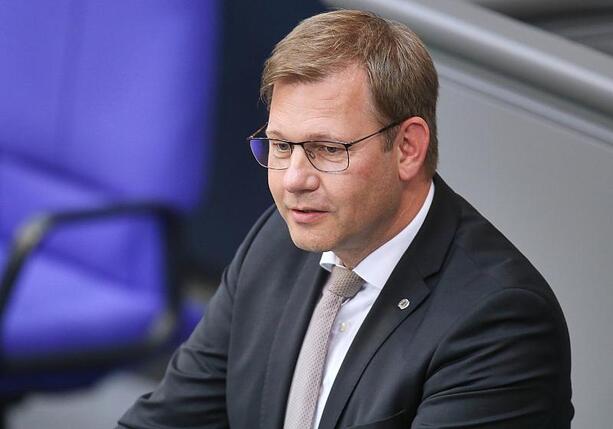 Bild vergr&ouml;&szlig;ern: Union verteidigt Auslands-Genehmigungspflicht