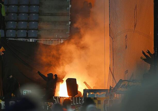 Bild vergr&ouml;&szlig;ern: NRW-Innenminister will Fußball-Randale wieder auf IMK thematisieren