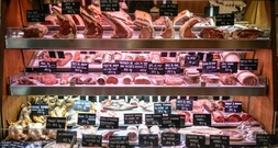 Deutsche essen wieder mehr Fleisch - vor allem Geflügel