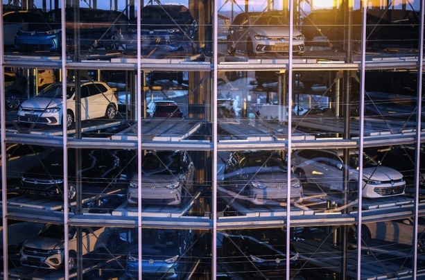 Bild vergr&ouml;&szlig;ern: Im März mehr E-Autos als Benziner neu zugelassen