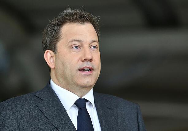 Bild vergr&ouml;&szlig;ern: Klingbeil lädt Wirtschaft und Gewerkschaften zu Krisengipfel