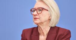 Schnitzer rechnet mit niedrigeren Spritpreisen in einigen Tagen