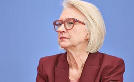 Schnitzer rechnet mit niedrigeren Spritpreisen in einigen Tagen