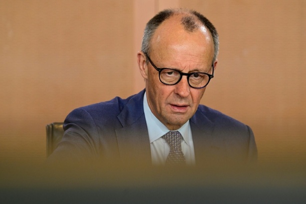 Bild vergr&ouml;&szlig;ern: Bericht: Merz offen für höhere Pendlerpauschale und Senkung der Stromsteuer