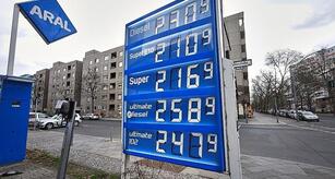 Kartellamt rechnet mit sinkenden Spritpreisen